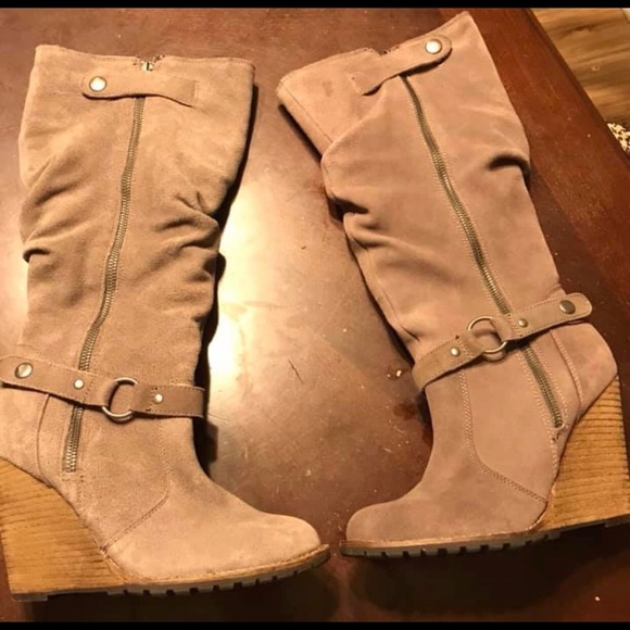 Shoes - 8.5 tan leather boots. Wedge heels Shoes - 8.5 tan leather boots. Wedge heels